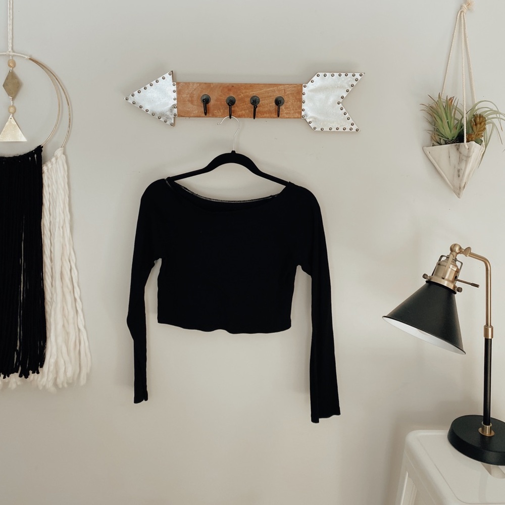 Black Long Sleeved Crop Top